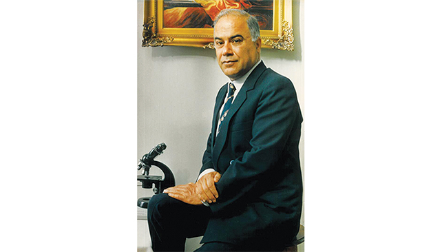 معرفی موسس آزمایشگاه دکتر دانشبد